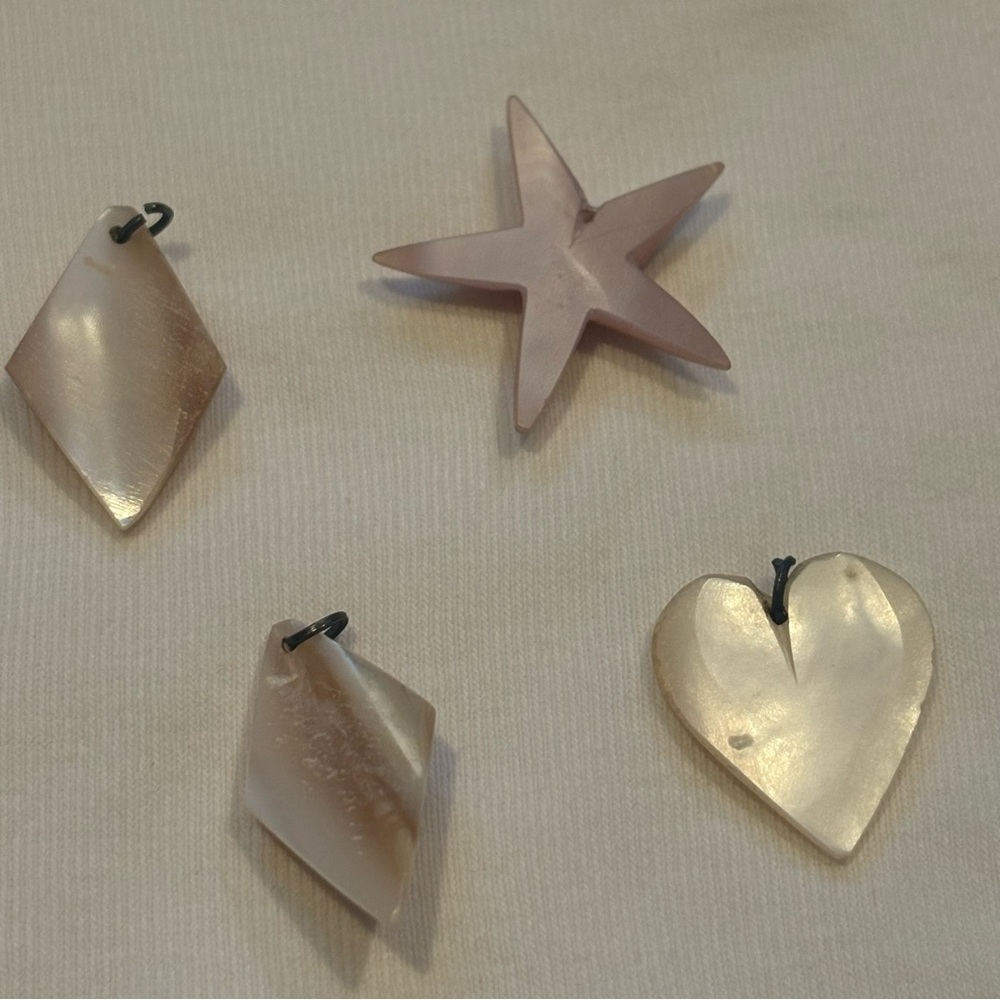 Vintage Mother-Of-Pearl Charms Heart Star Diamond Retro Set of 4 Hand Carved 4pc - Picture 4 of 7